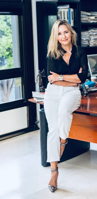 Isabel Gómez Zotano, abogada en Marbella, en su despacho de Puerto Banús